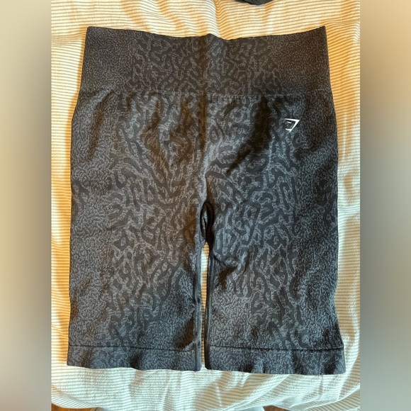GYMSHARK longer training shorts - Picture 1 of 2